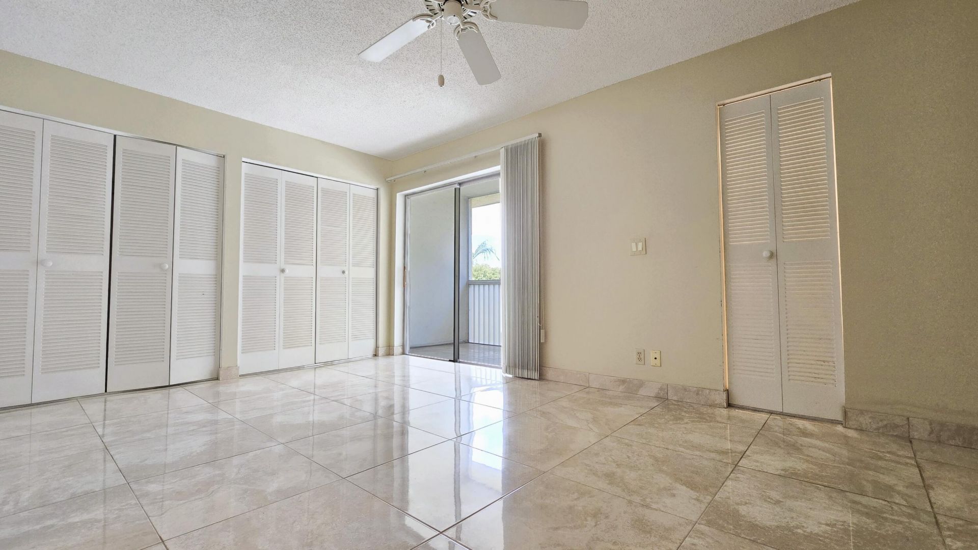300 Village Green Circle S, Unit 420, Palm Springs, FL 33461 Photo