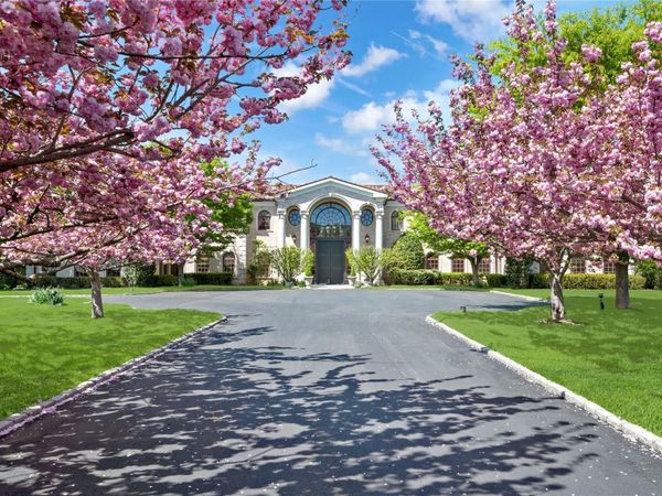 8 Tatem Way, Old Westbury, NY 11568