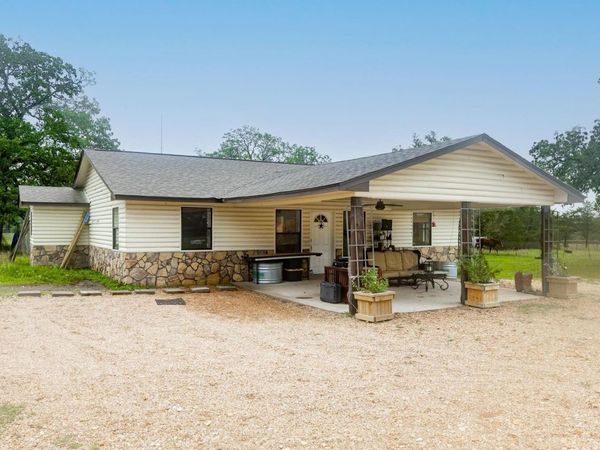 326 Zapalac RD, Smithville, TX 78957