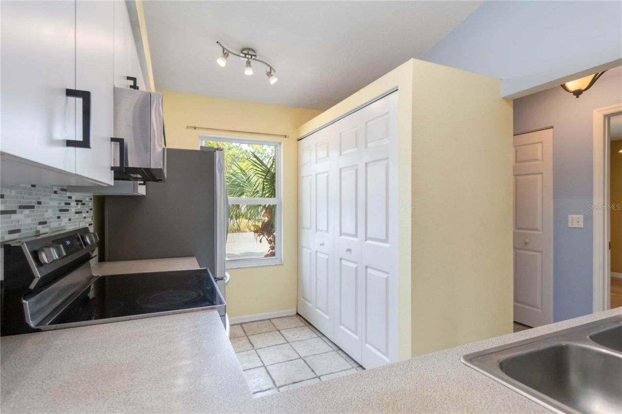 642 N Jefferson Avenue, Unit 13, Sarasota, FL 34237 Photo