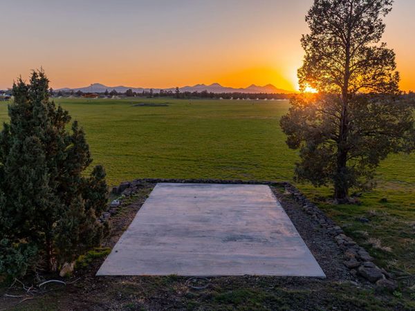 23636 Ten Barr Trail, Bend, OR 97701