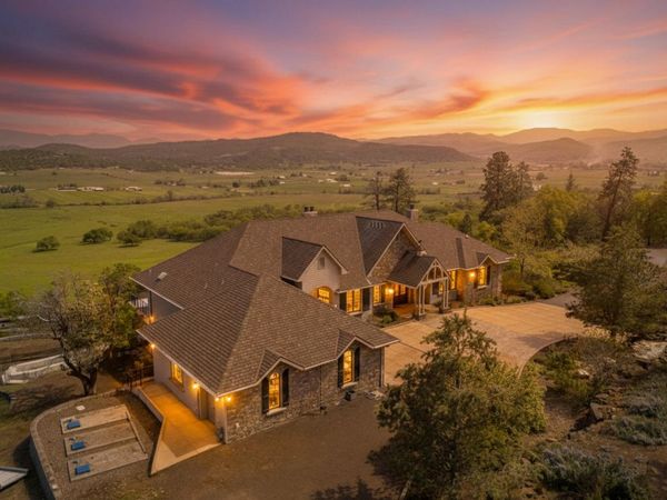 1918 Stevens Road, Eagle Point, OR 97524