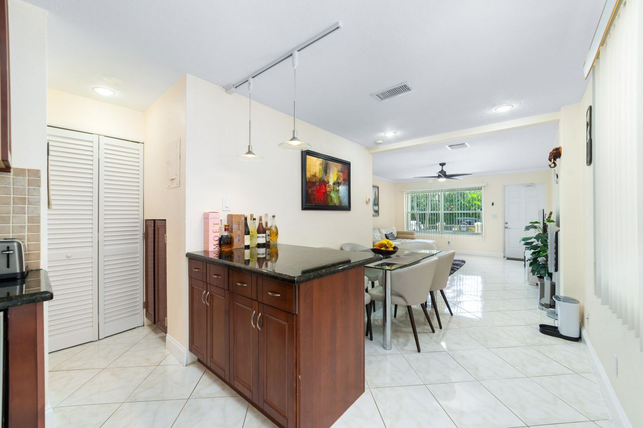 4521 NE 21st Avenue, Unit 1, Fort Lauderdale, FL 33308 Photo