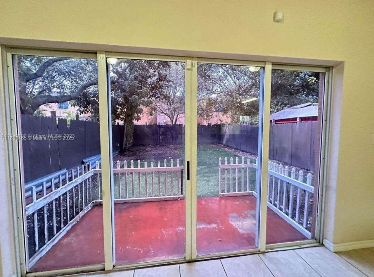 646 SW 7th Ter, Florida City, FL 33034 Photo