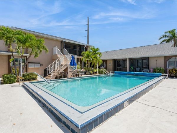 527 CAPE CORAL PARKWAY W, Unit 4, CAPE CORAL, FL 33914