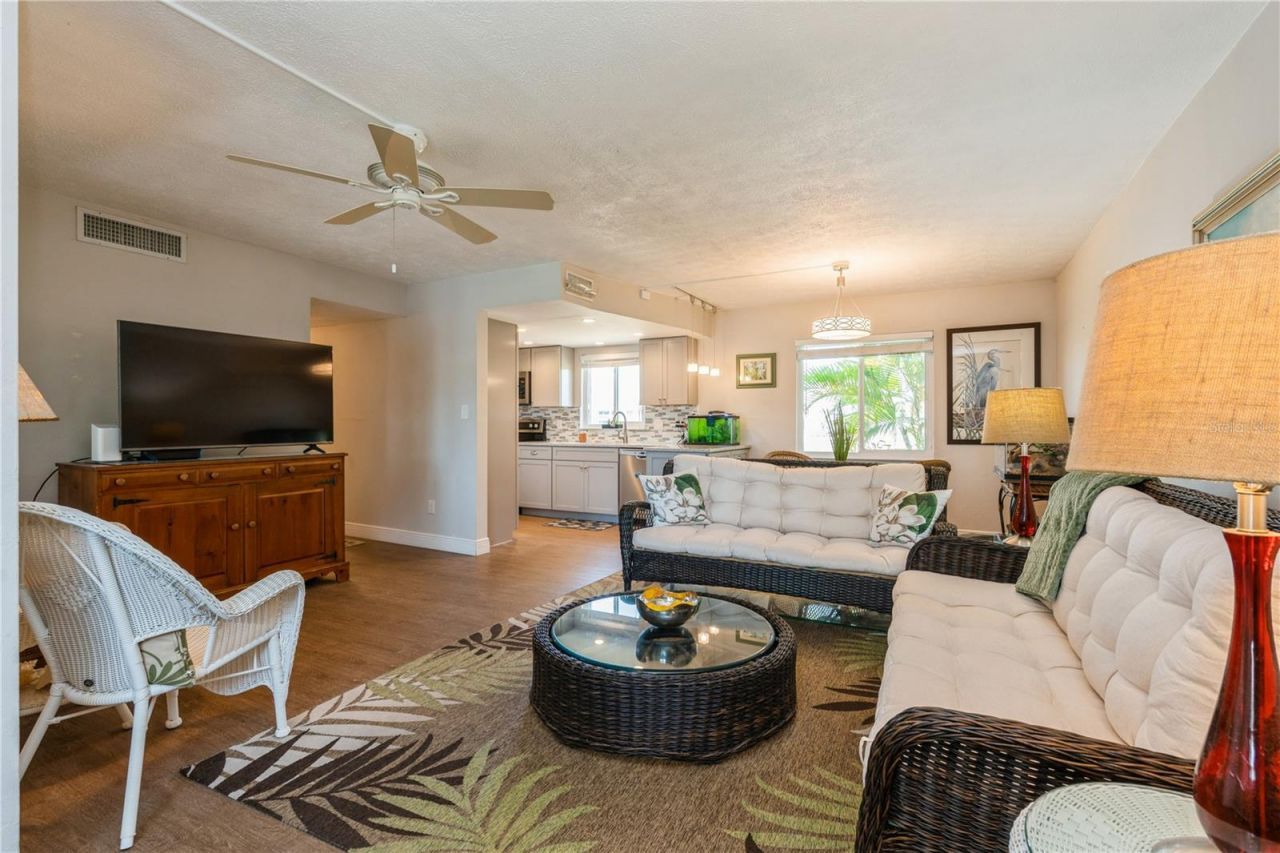527 Cape Coral Parkway W, Unit 4, Cape Coral, FL 33914 Photo