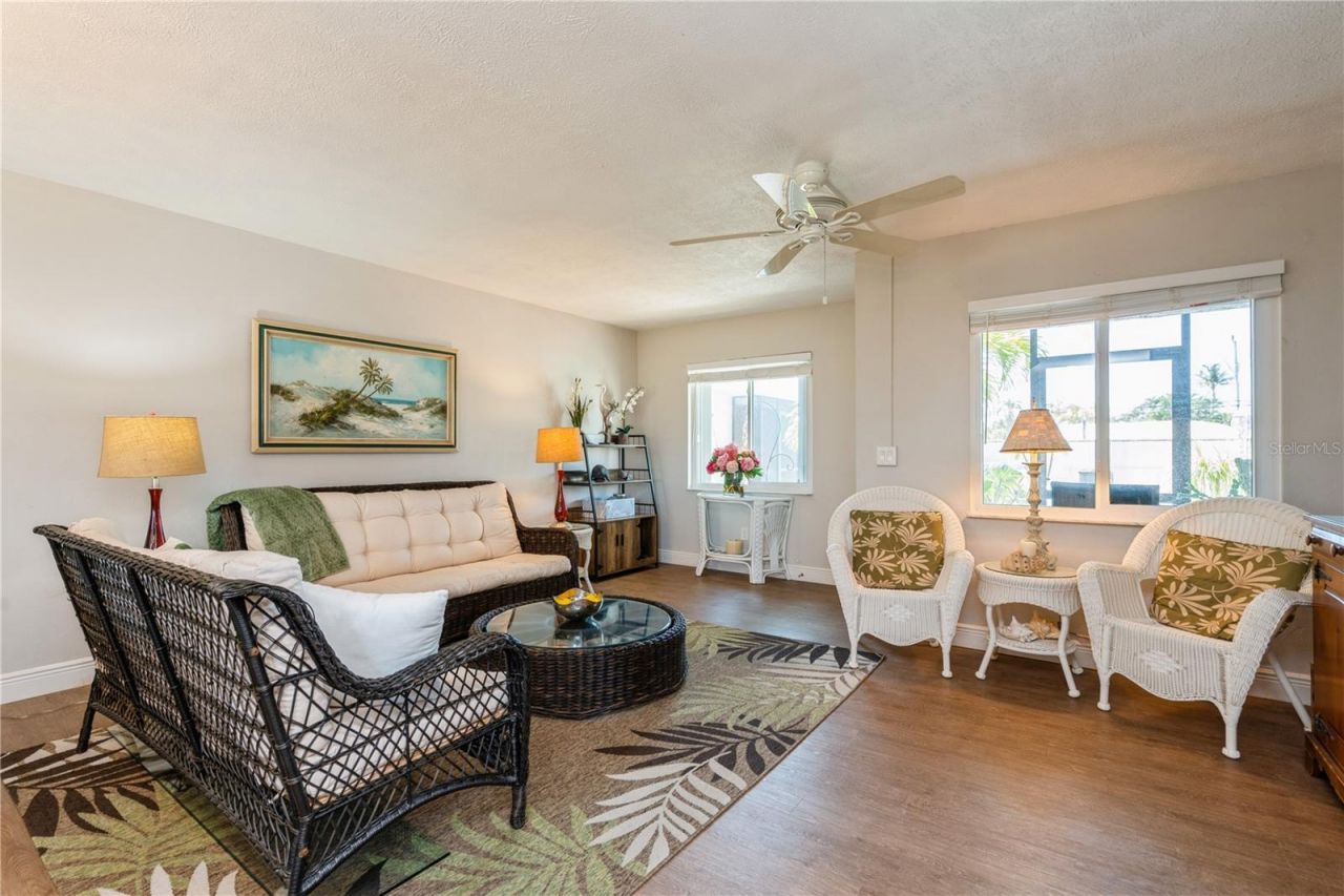 527 Cape Coral Parkway W, Unit 4, Cape Coral, FL 33914 Photo