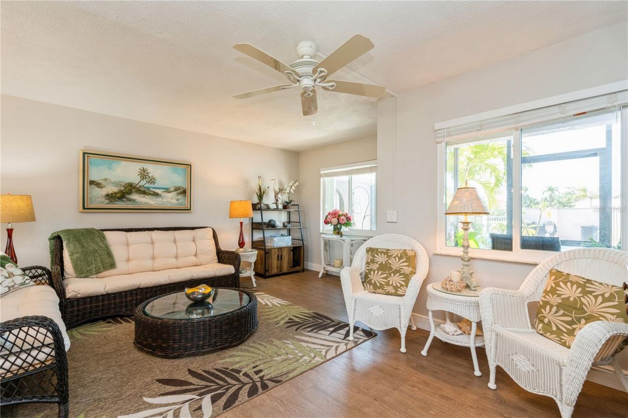 527 Cape Coral Parkway W, Unit 4, Cape Coral, FL 33914 Photo