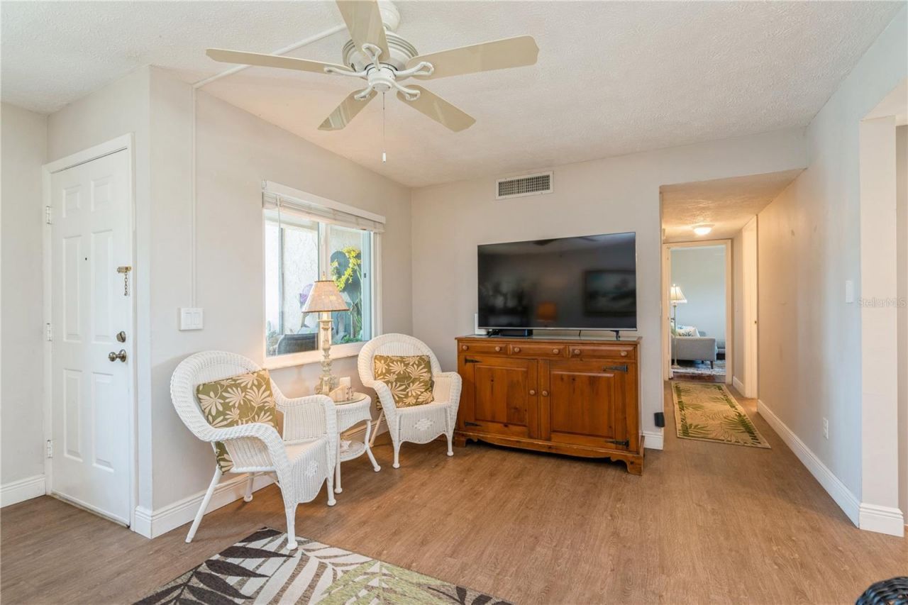 527 Cape Coral Parkway W, Unit 4, Cape Coral, FL 33914 Photo