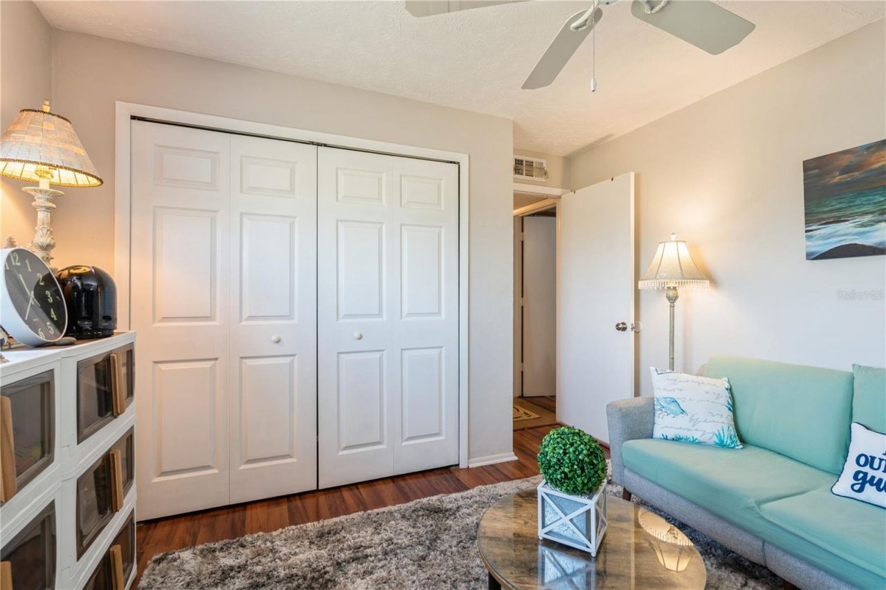 527 Cape Coral Parkway W, Unit 4, Cape Coral, FL 33914 Photo