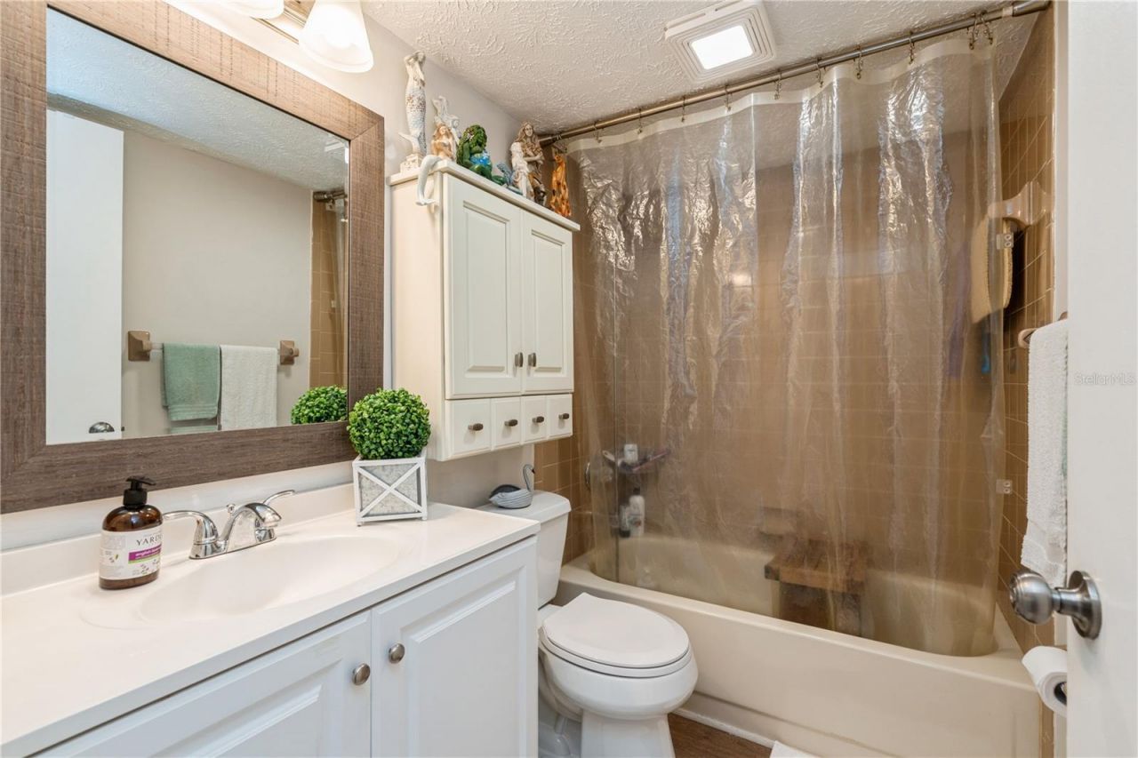 527 Cape Coral Parkway W, Unit 4, Cape Coral, FL 33914 Photo