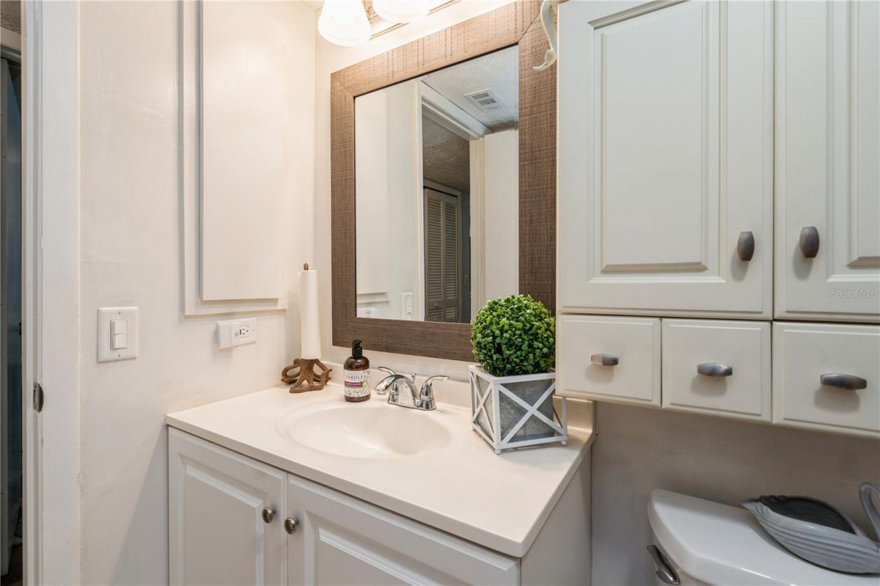 527 Cape Coral Parkway W, Unit 4, Cape Coral, FL 33914 Photo