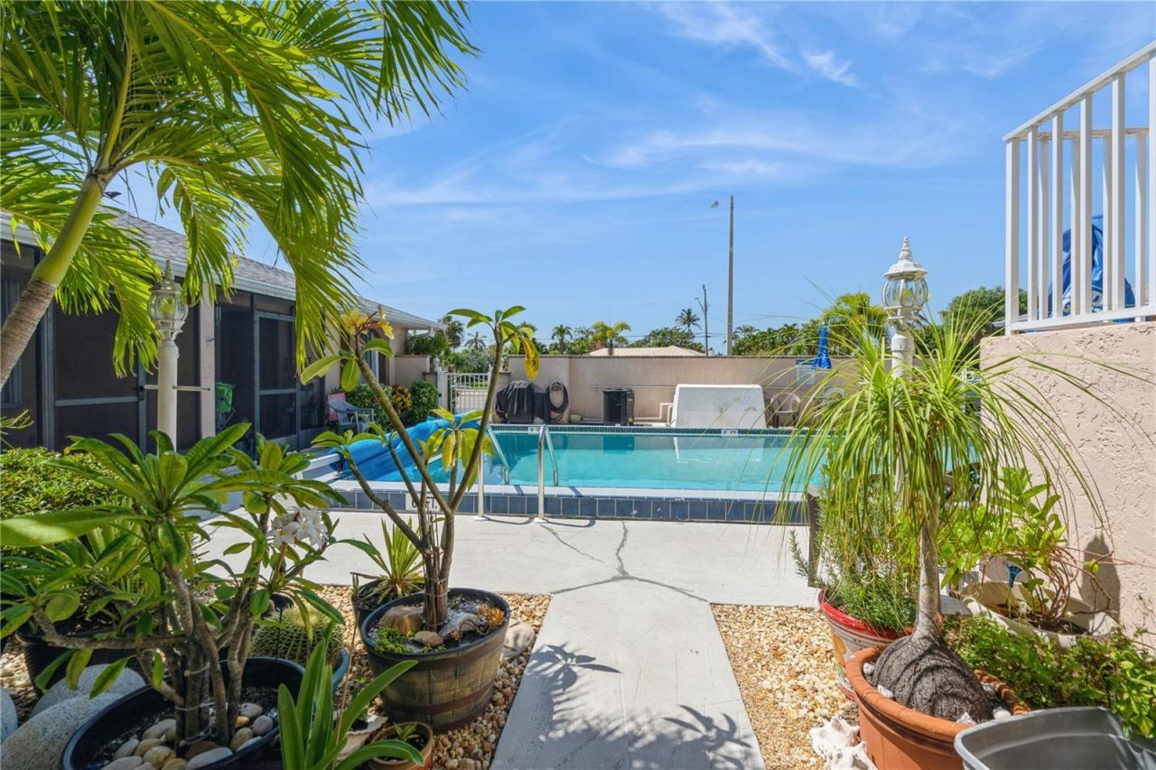 527 Cape Coral Parkway W, Unit 4, Cape Coral, FL 33914 Photo