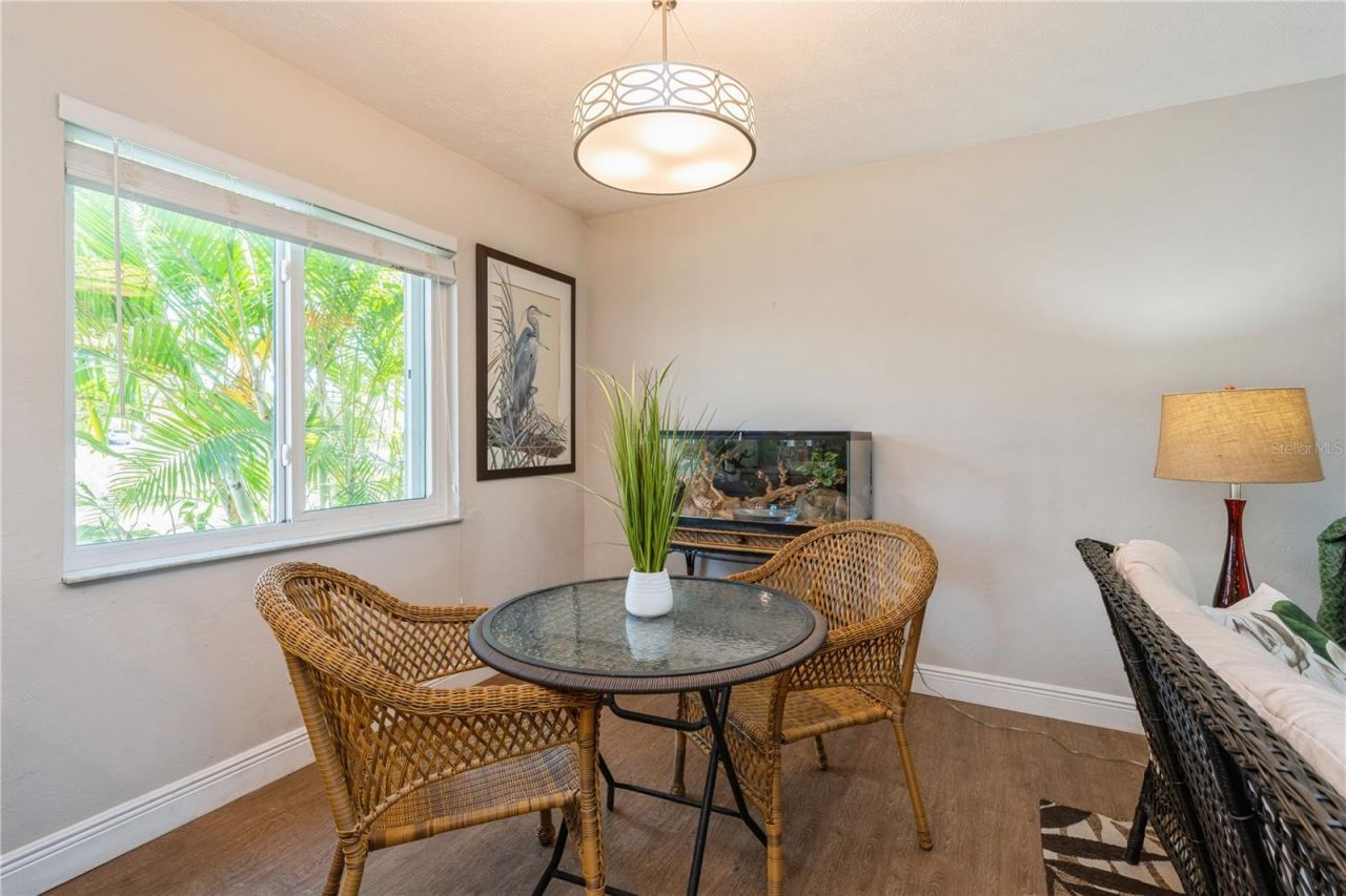 527 Cape Coral Parkway W, Unit 4, Cape Coral, FL 33914 Photo