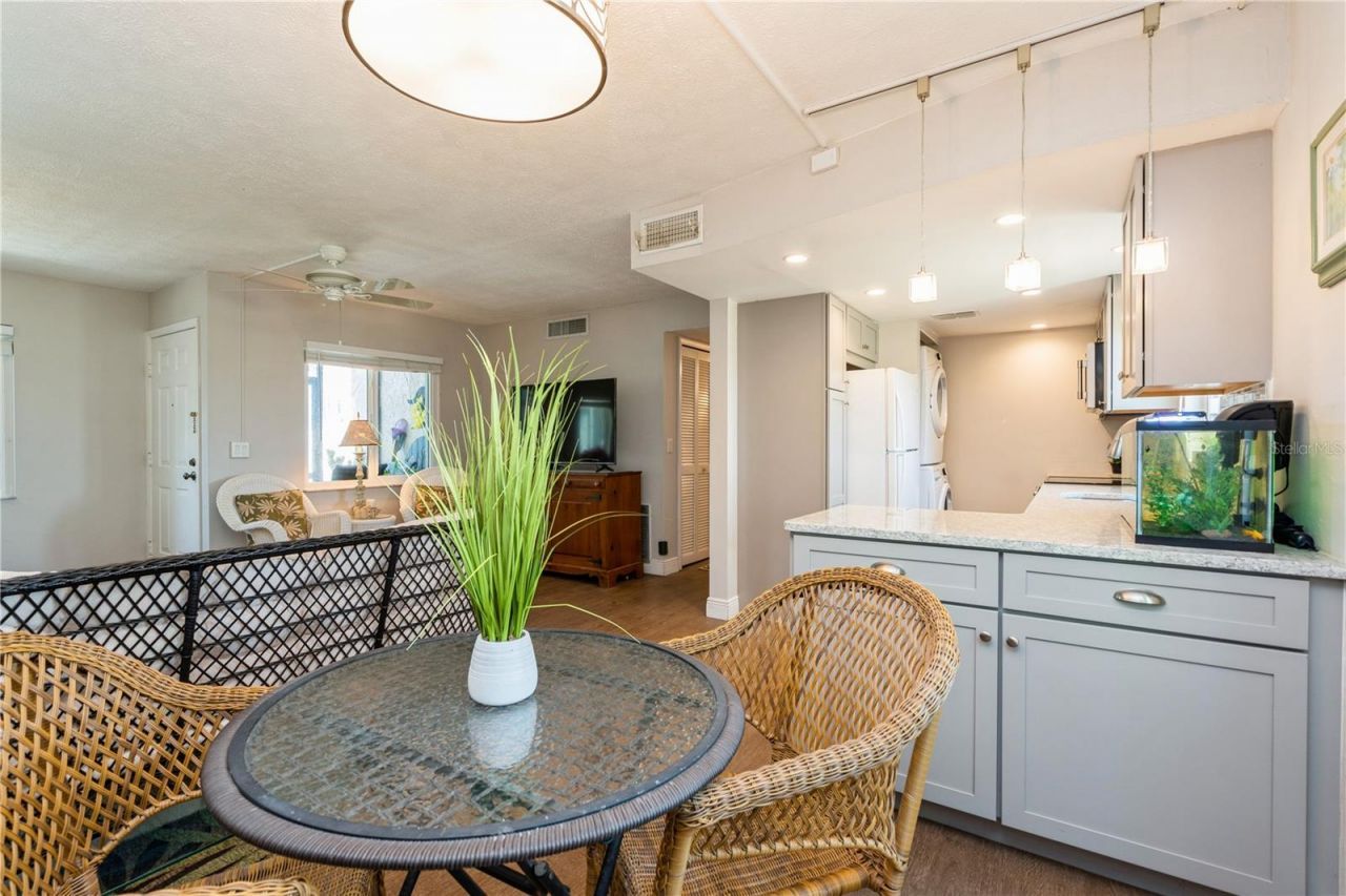 527 Cape Coral Parkway W, Unit 4, Cape Coral, FL 33914 Photo