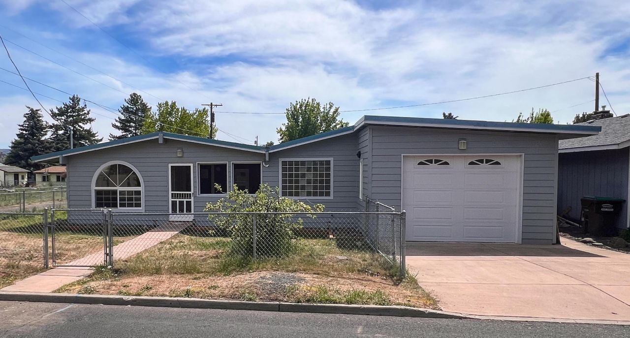 1214 NE Loper Avenue, Prineville, OR 97754 Main Photo