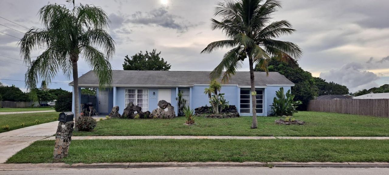 201 NE Solida Circle, Port Saint Lucie, FL 34983 Photo