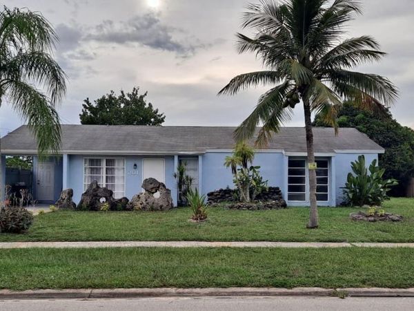 201 NE Solida Circle, Port Saint Lucie, FL 34983