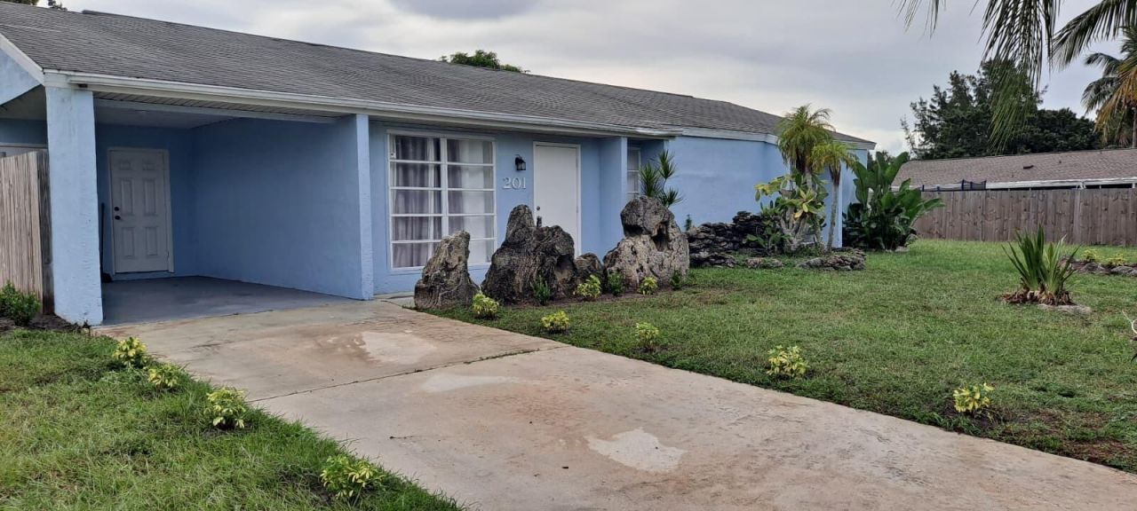 201 NE Solida Circle, Port Saint Lucie, FL 34983 Photo