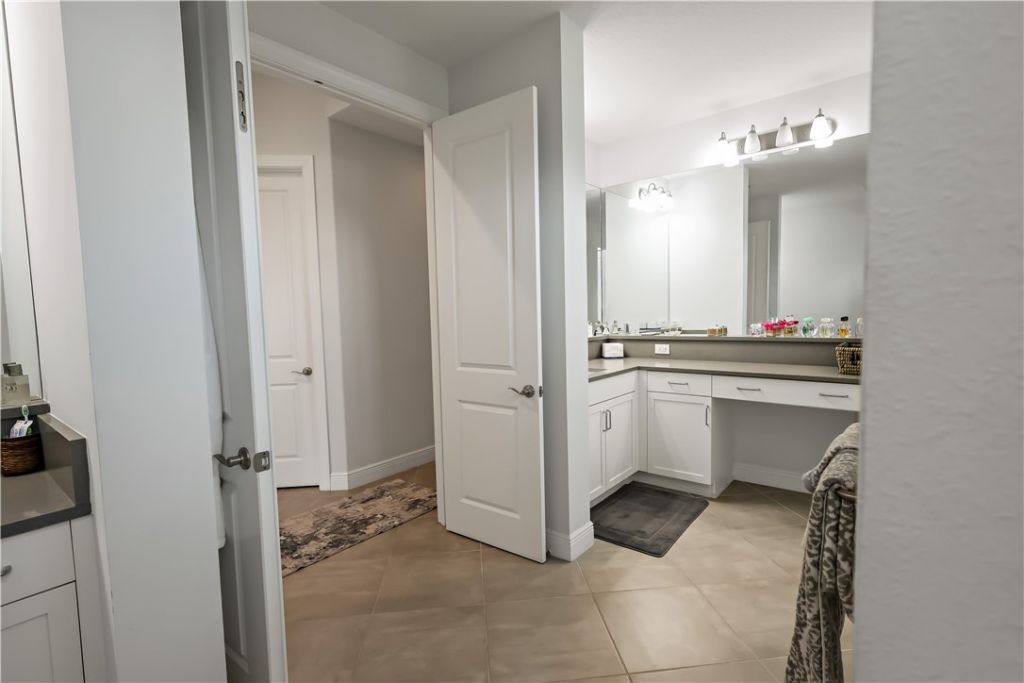 4725 Four Lakes Circle Sw, Vero Beach, FL 32968 Photo