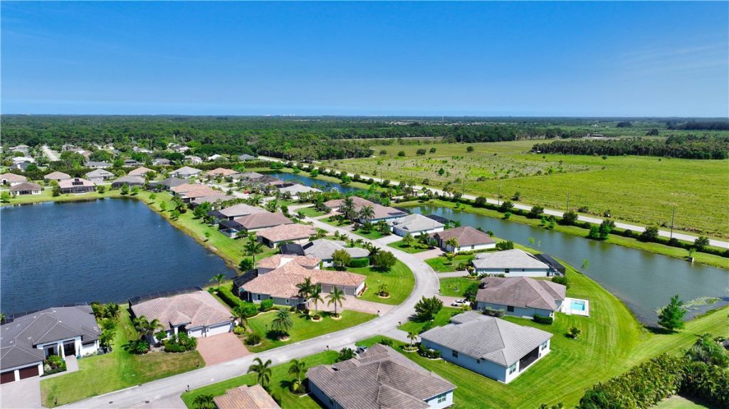 4725 Four Lakes Circle Sw, Vero Beach, FL 32968 Photo