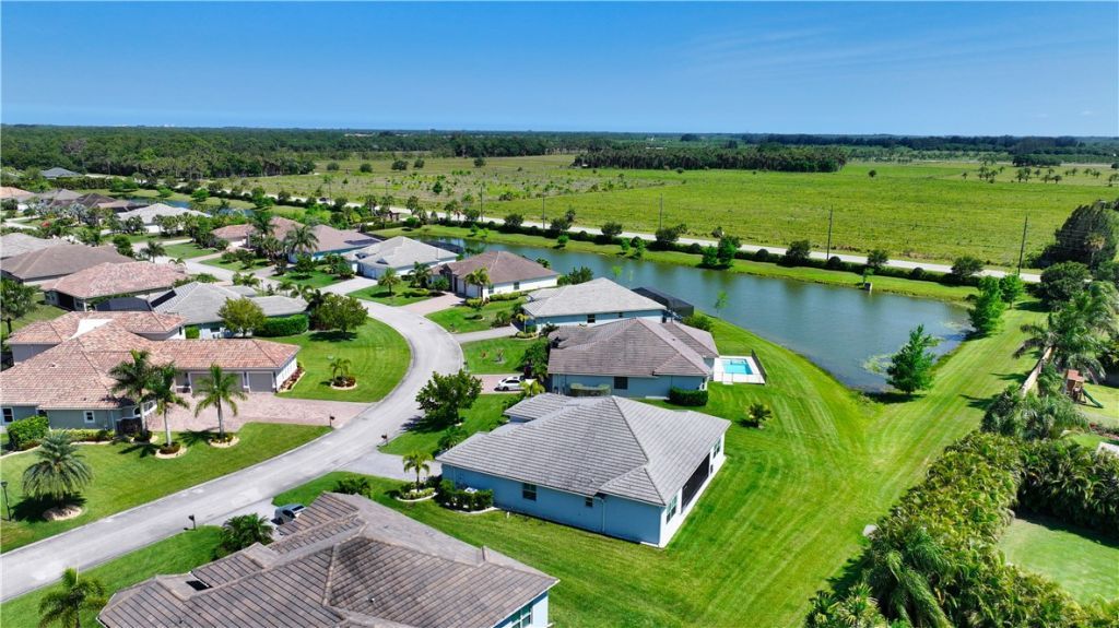 4725 Four Lakes Circle Sw, Vero Beach, FL 32968 Photo