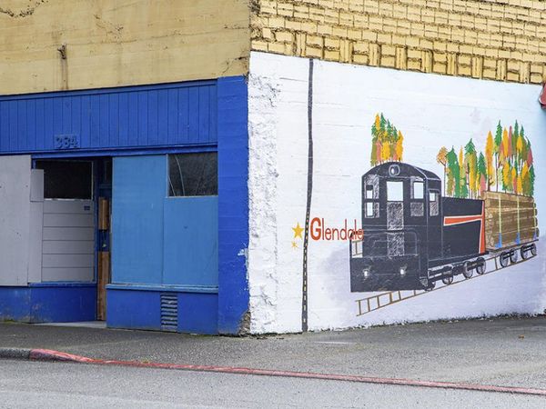 366 Pacific Avenue, Glendale, OR 97442