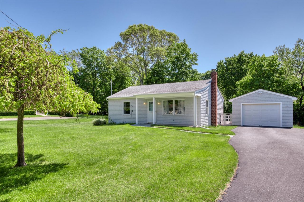31 Bayberry Lane, Sag Harbor, NY 11963 Main Photo