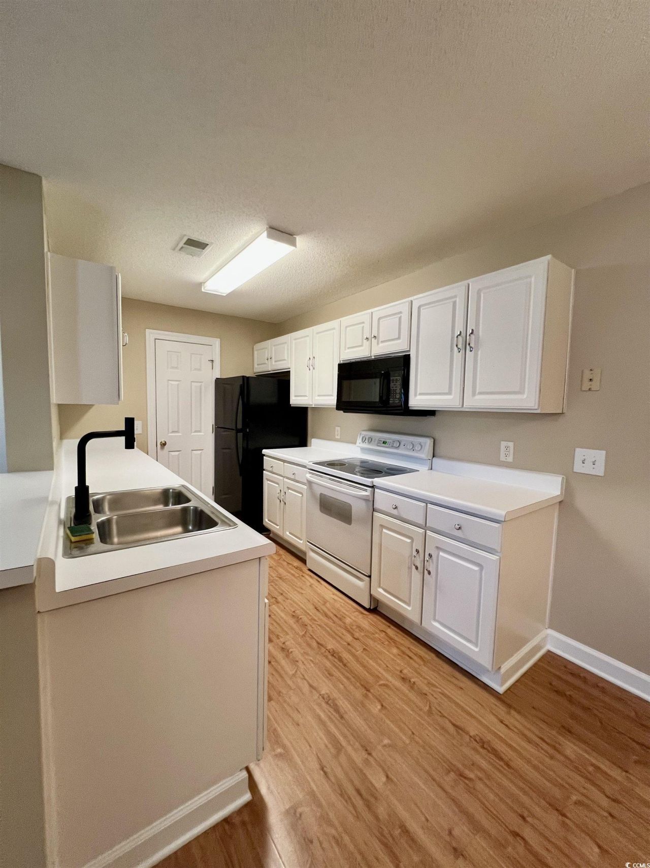 4394 Daphne Ln. Photo 6