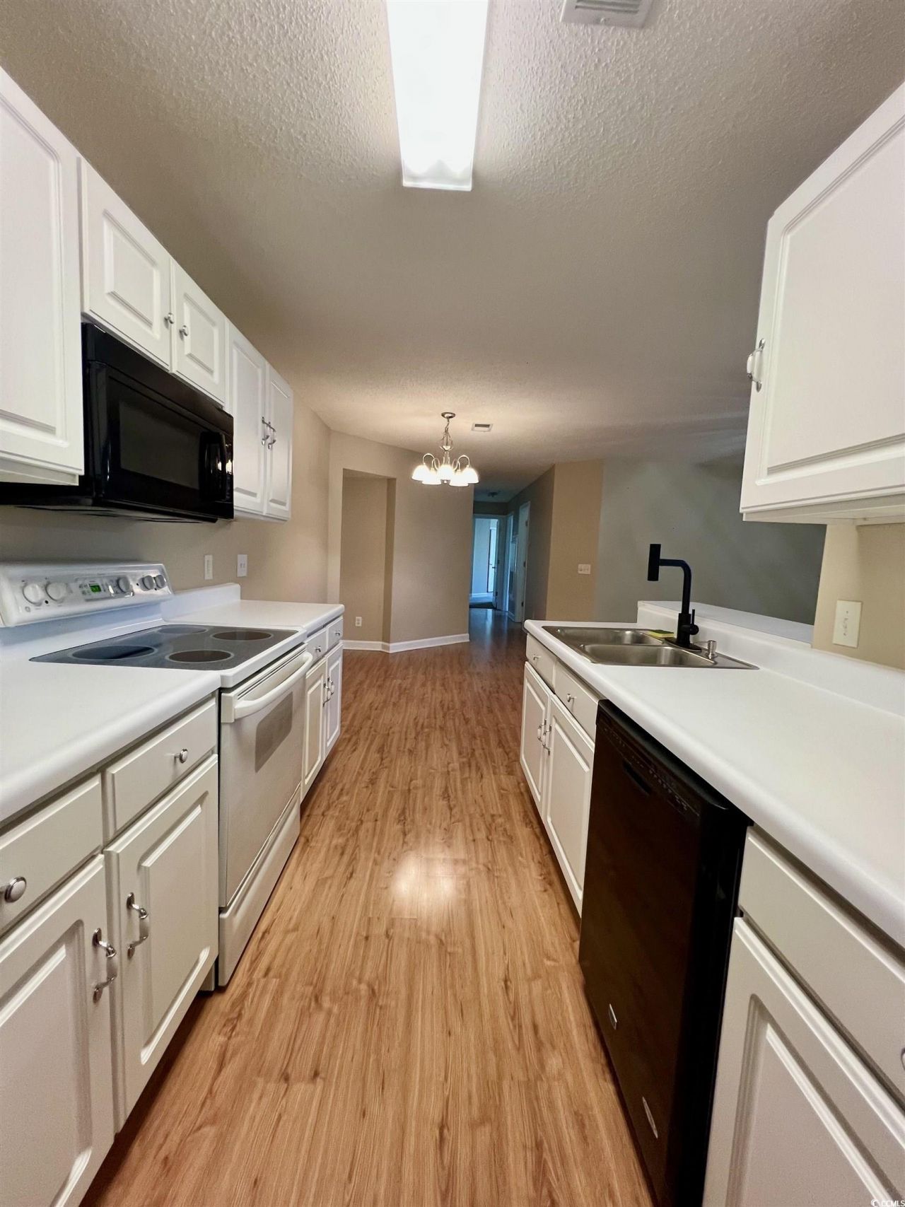 4394 Daphne Ln. Photo 9