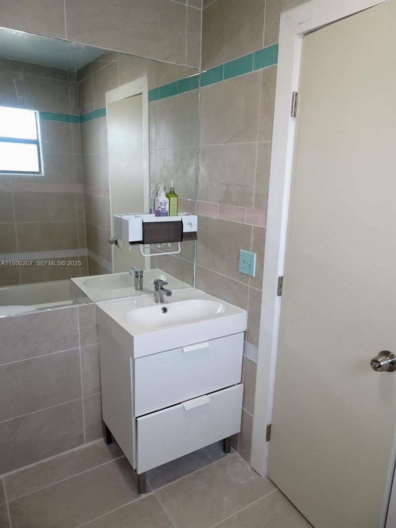 13500 NE 3rd Ct, Unit 217, North Miami, FL 33161 Photo