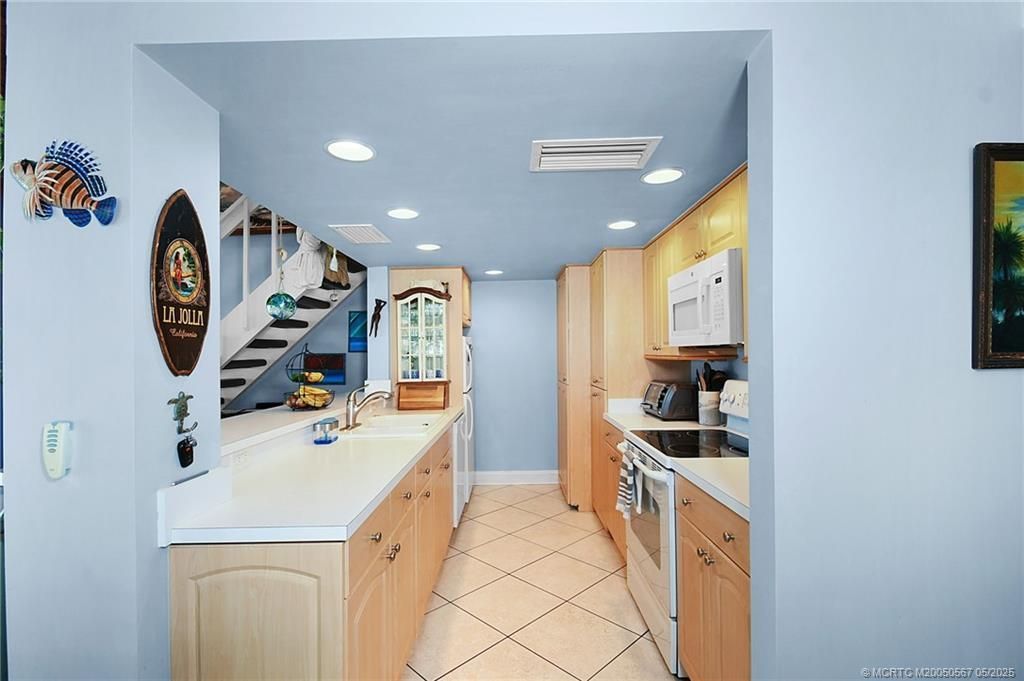 324 NE Golfview Circle, Unit 324, Stuart, FL 34996 Photo