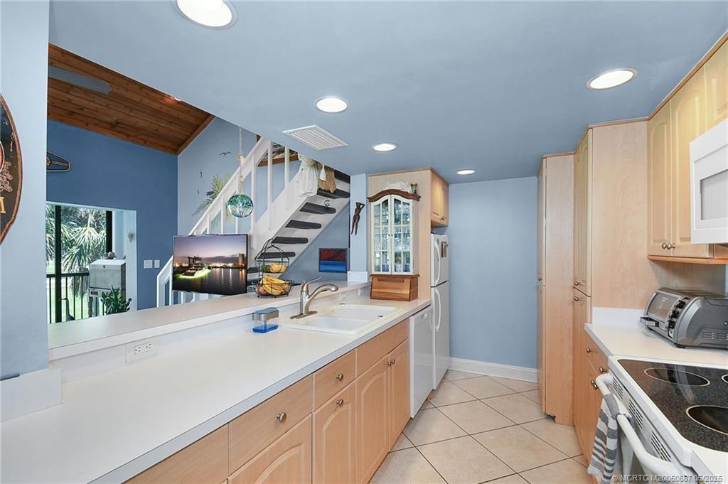 324 NE Golfview Circle, Unit 324, Stuart, FL 34996 Photo