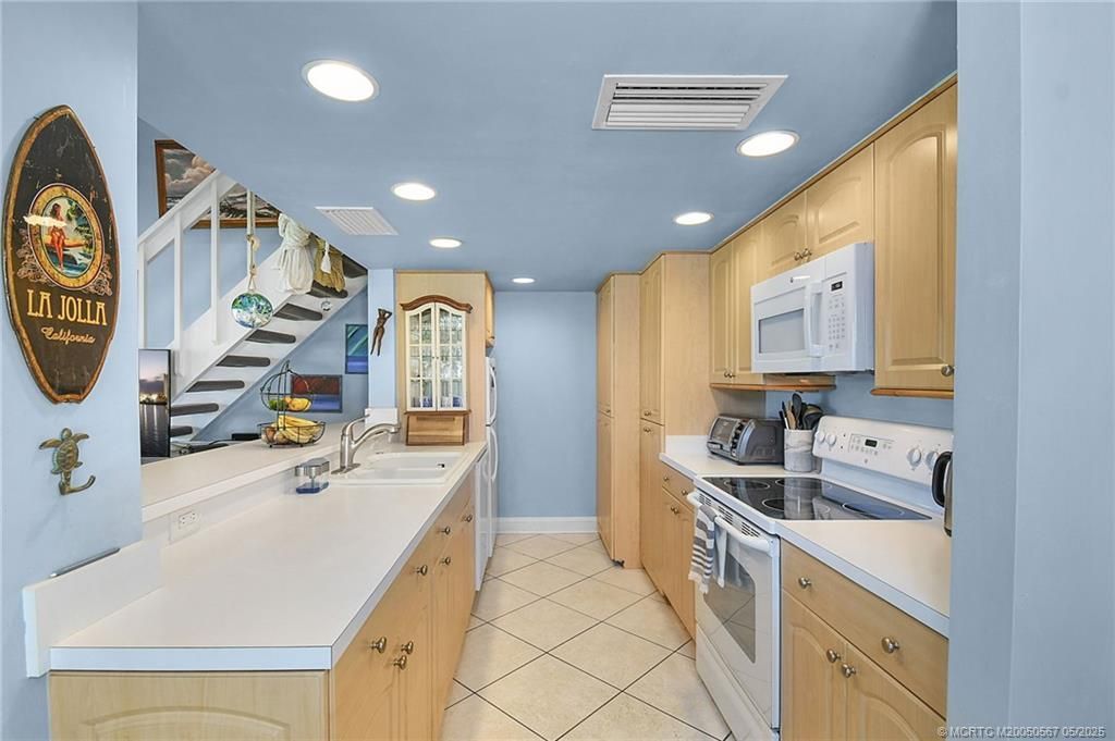 324 NE Golfview Circle, Unit 324, Stuart, FL 34996 Photo