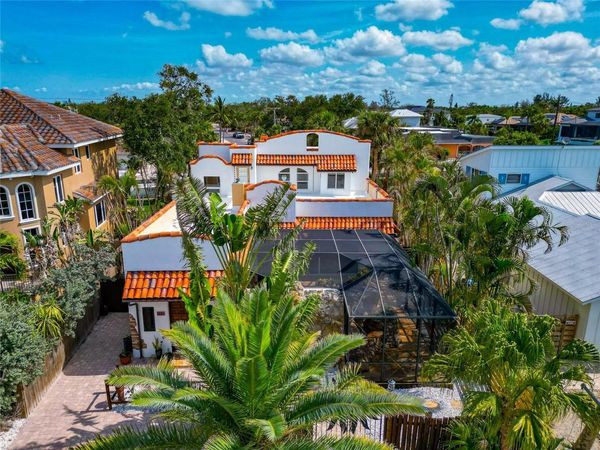 681 AVENIDA DE MAYO, SARASOTA, FL 34242