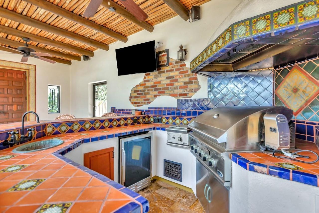 681 Avenida De Mayo, Sarasota, FL 34242 Photo