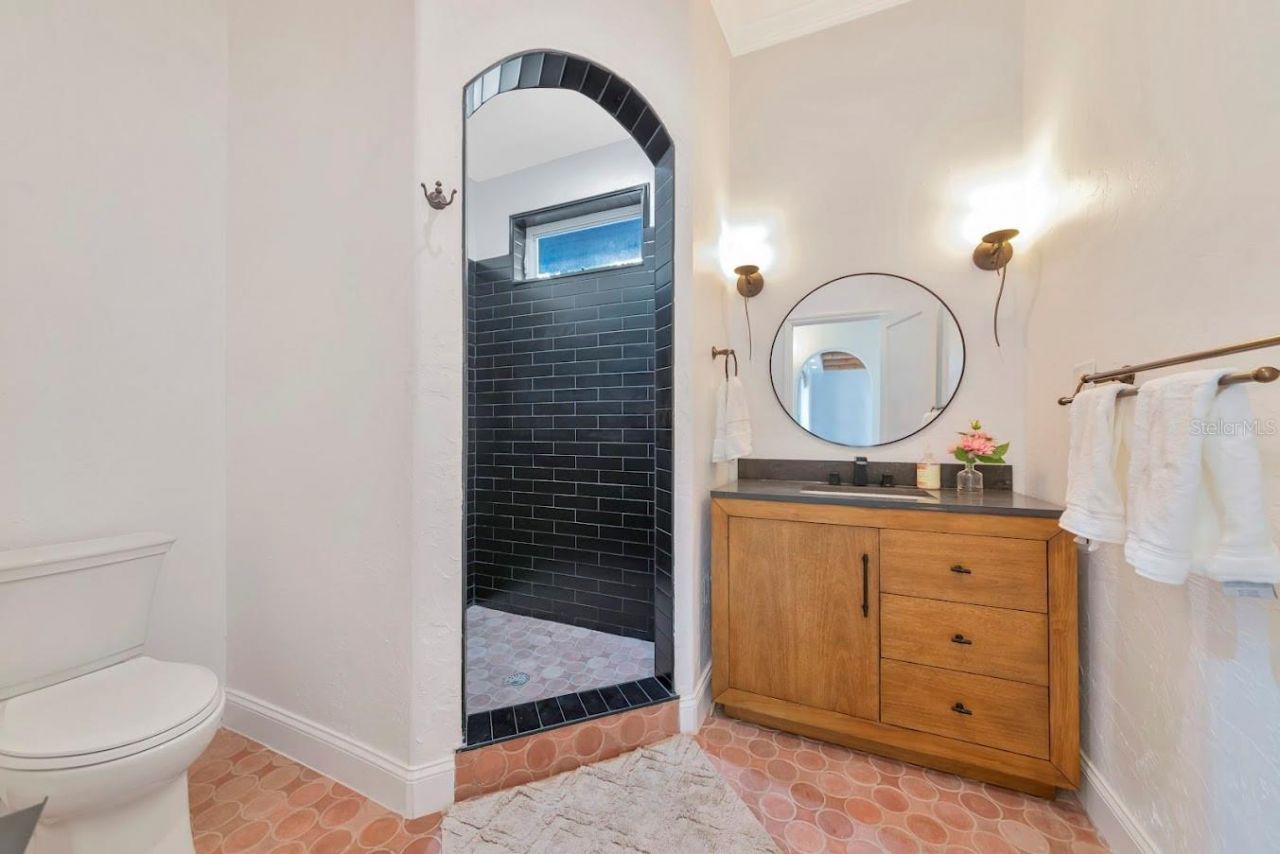 681 Avenida De Mayo, Sarasota, FL 34242 Photo