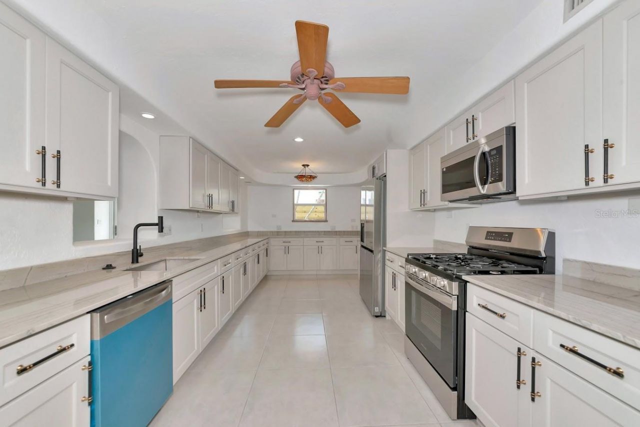 681 Avenida De Mayo, Sarasota, FL 34242 Photo