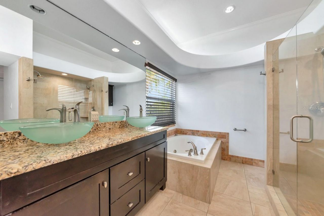 681 Avenida De Mayo, Sarasota, FL 34242 Photo