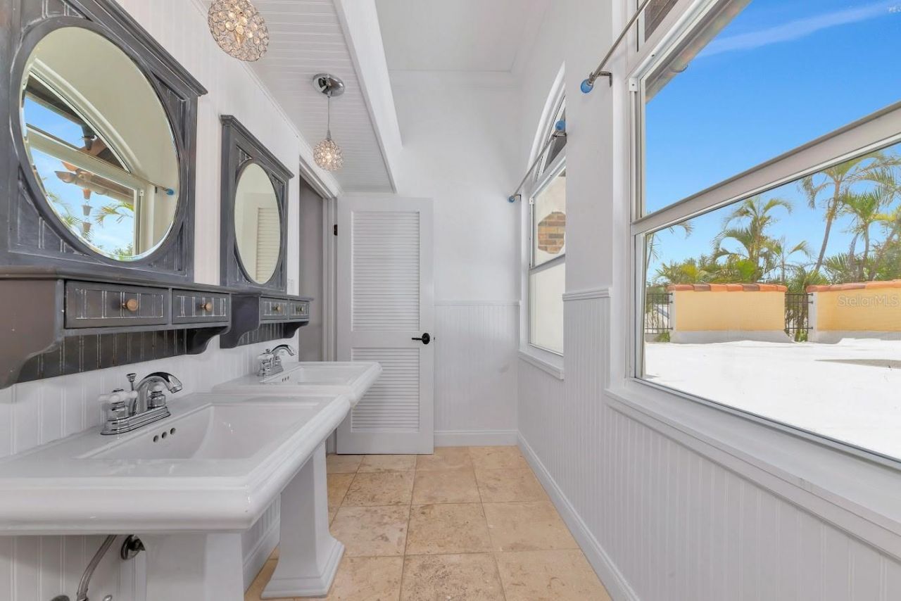 681 Avenida De Mayo, Sarasota, FL 34242 Photo