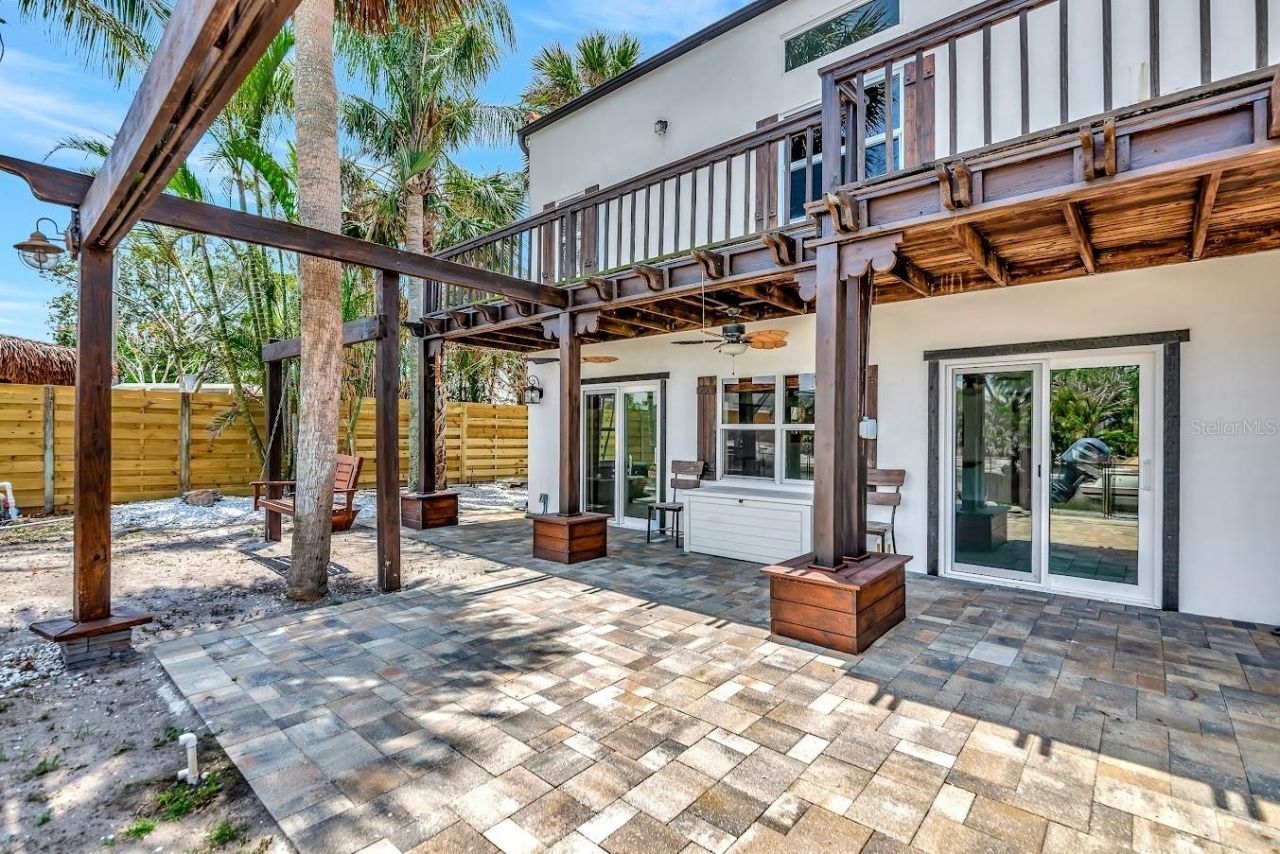 681 Avenida De Mayo, Sarasota, FL 34242 Photo