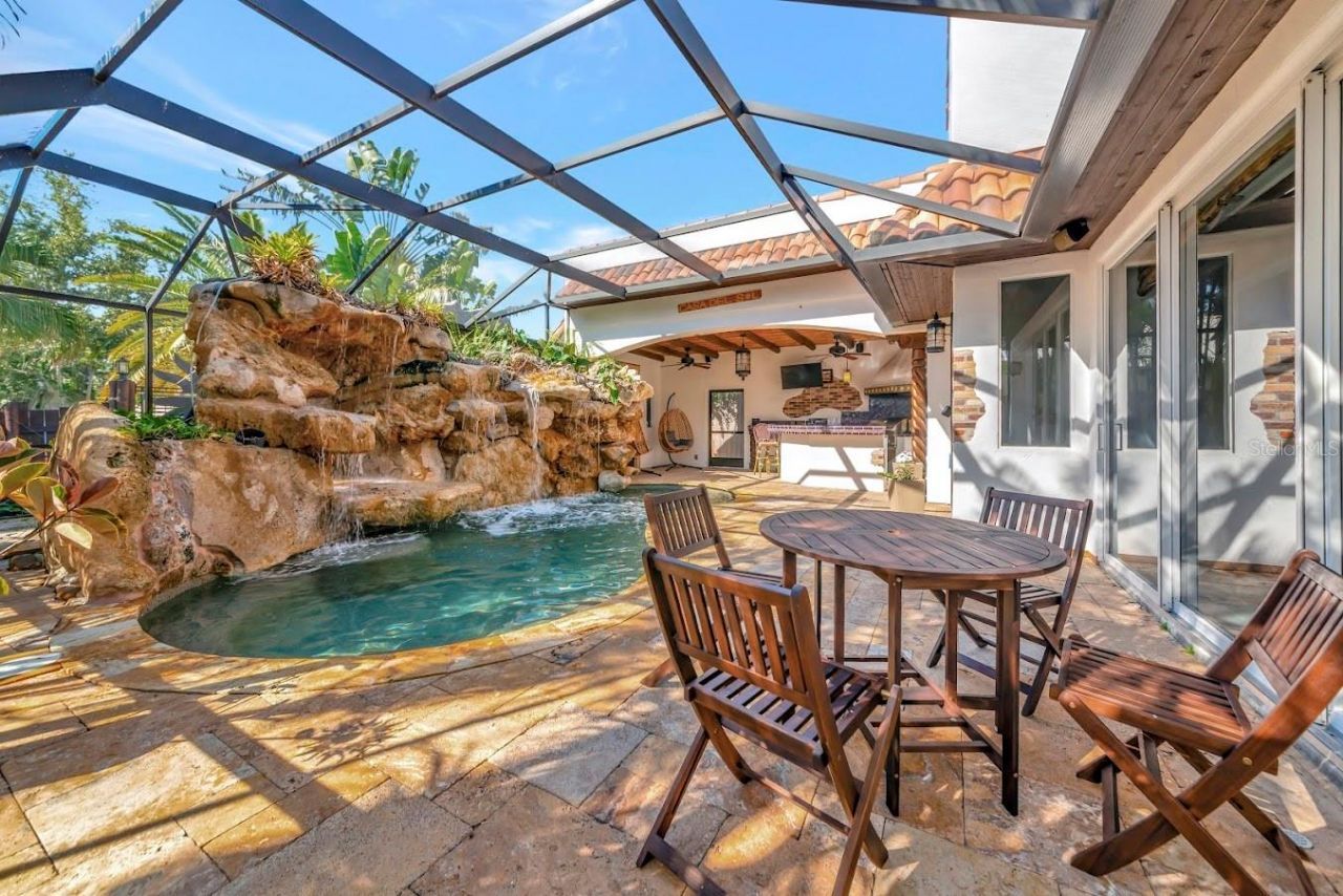 681 Avenida De Mayo, Sarasota, FL 34242 Photo