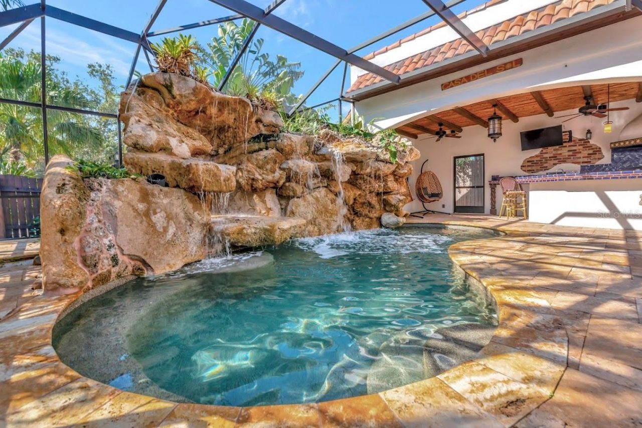 681 Avenida De Mayo, Sarasota, FL 34242 Photo