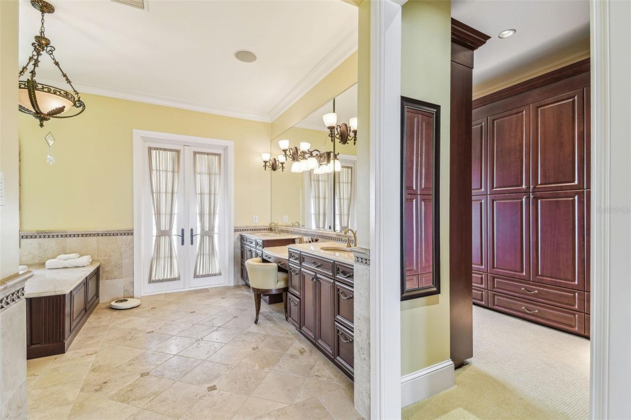 5810 Mariner Street, Tampa, FL 33609 Photo