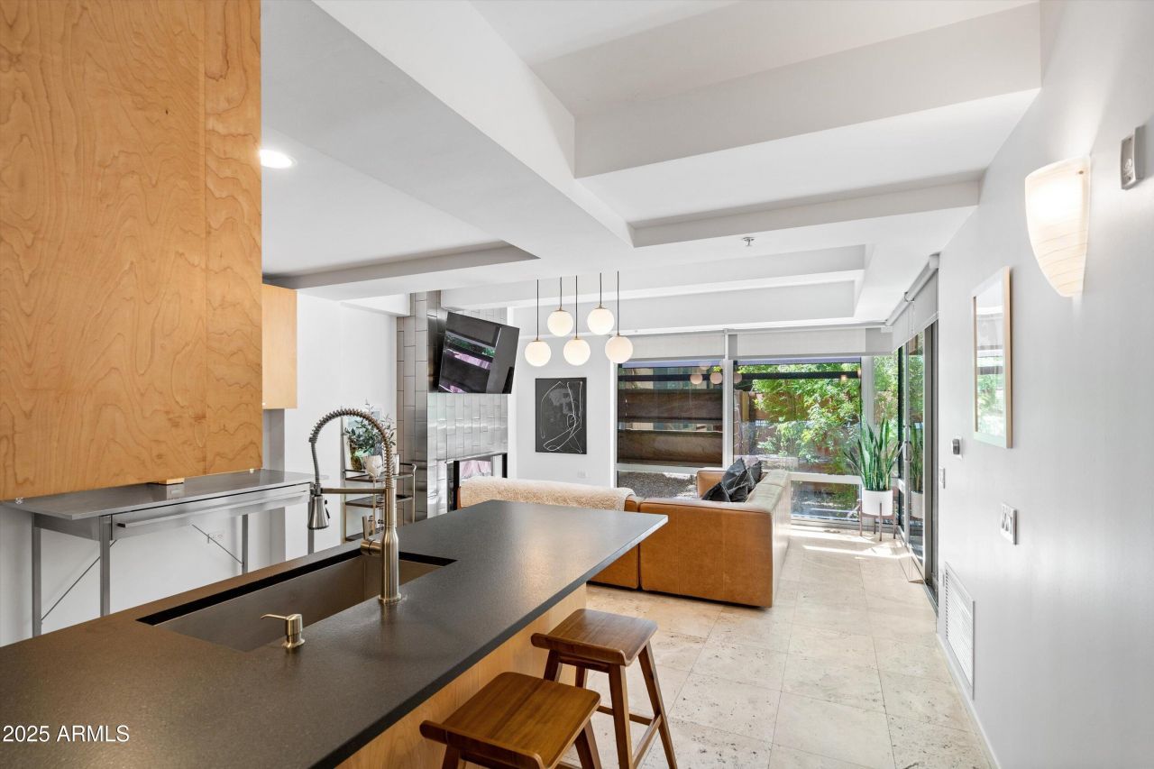 7131 E Rancho Vista Drive, Unit 1008, Scottsdale, AZ 85251 Main Photo