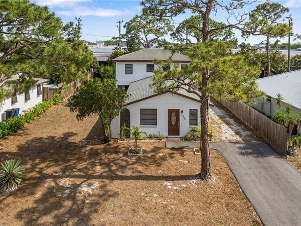 9025 Somerset LN, BONITA SPRINGS, FL 34135