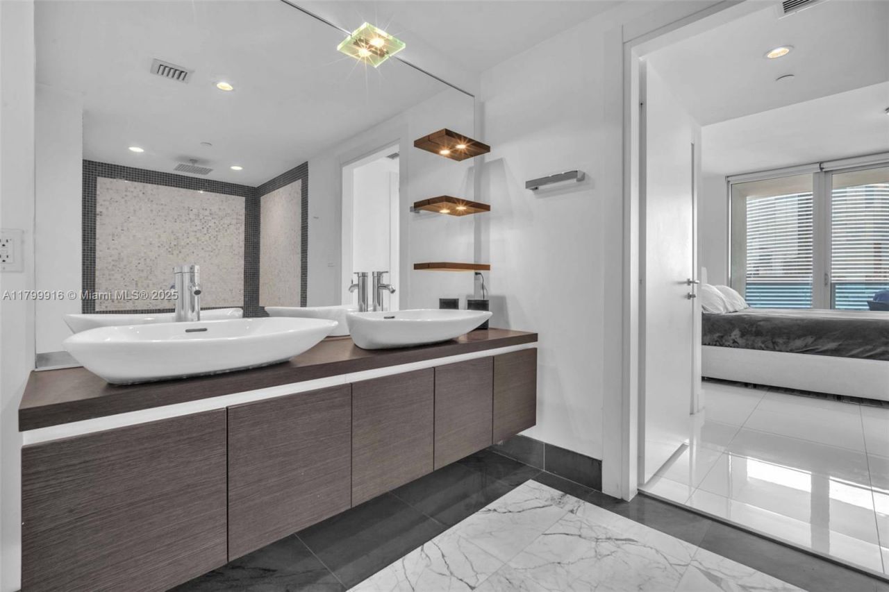 200 Biscayne Boulevard Way, Unit 4012, Miami, FL 33131 Photo