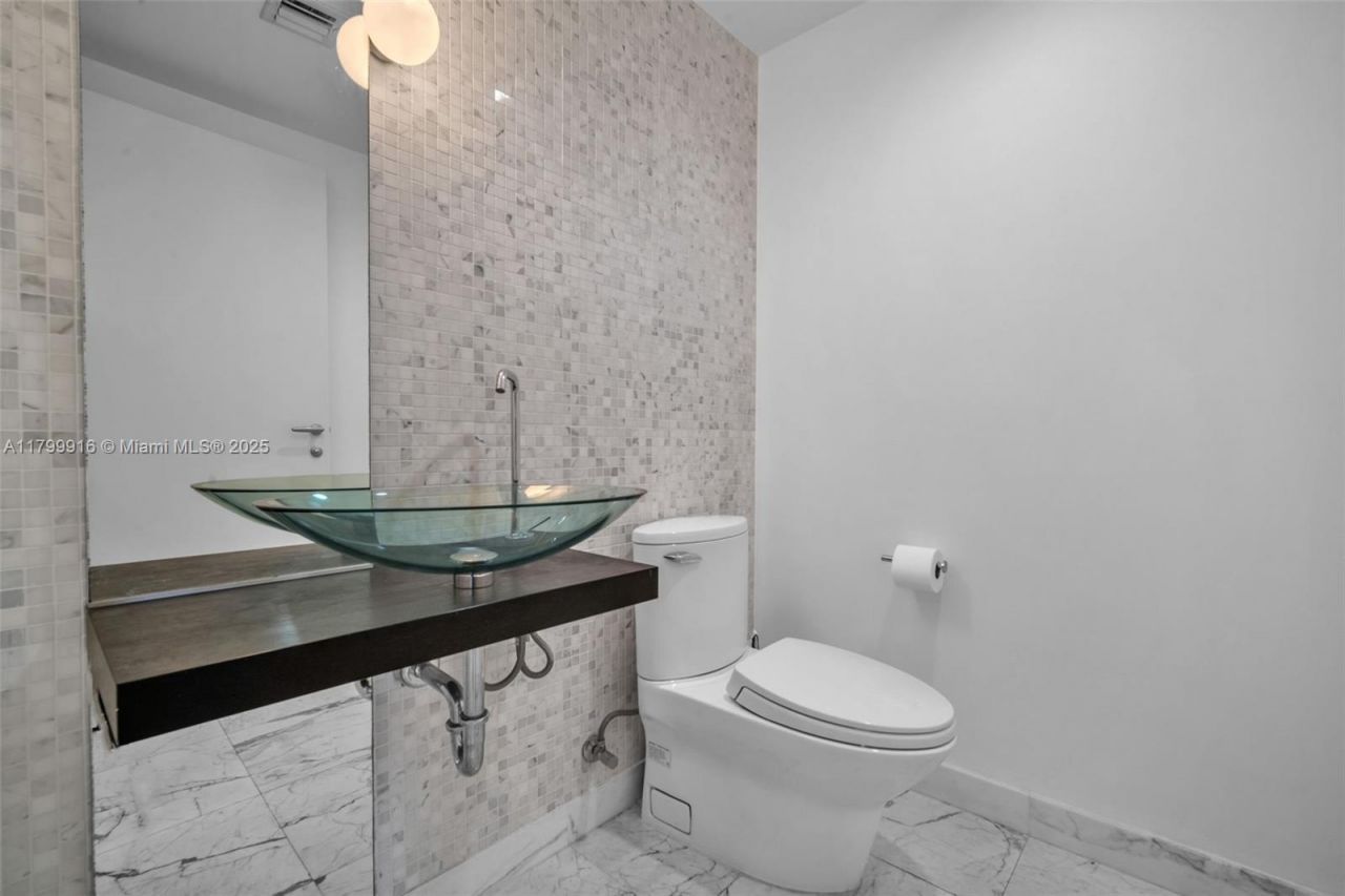 200 Biscayne Boulevard Way, Unit 4012, Miami, FL 33131 Photo