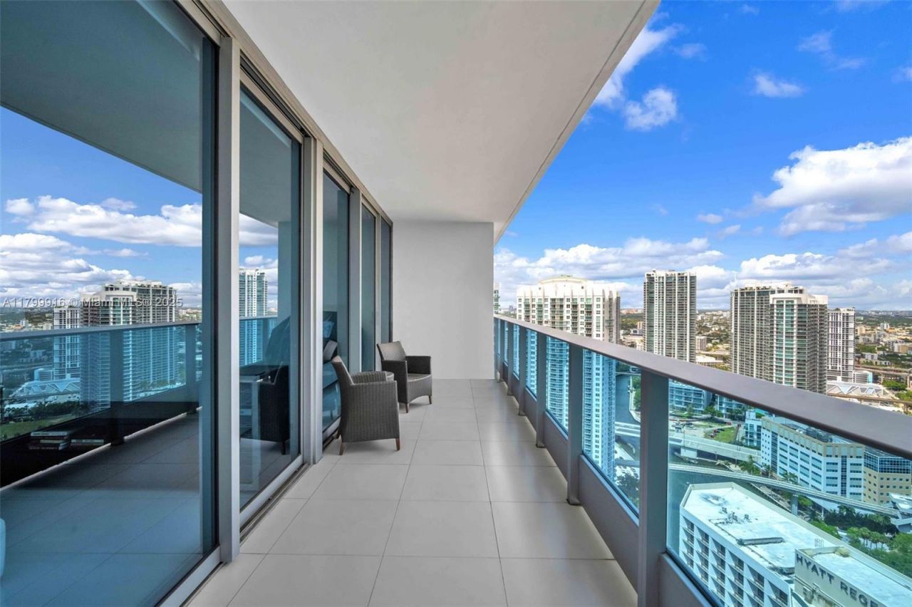 200 Biscayne Boulevard Way, Unit 4012, Miami, FL 33131 Photo