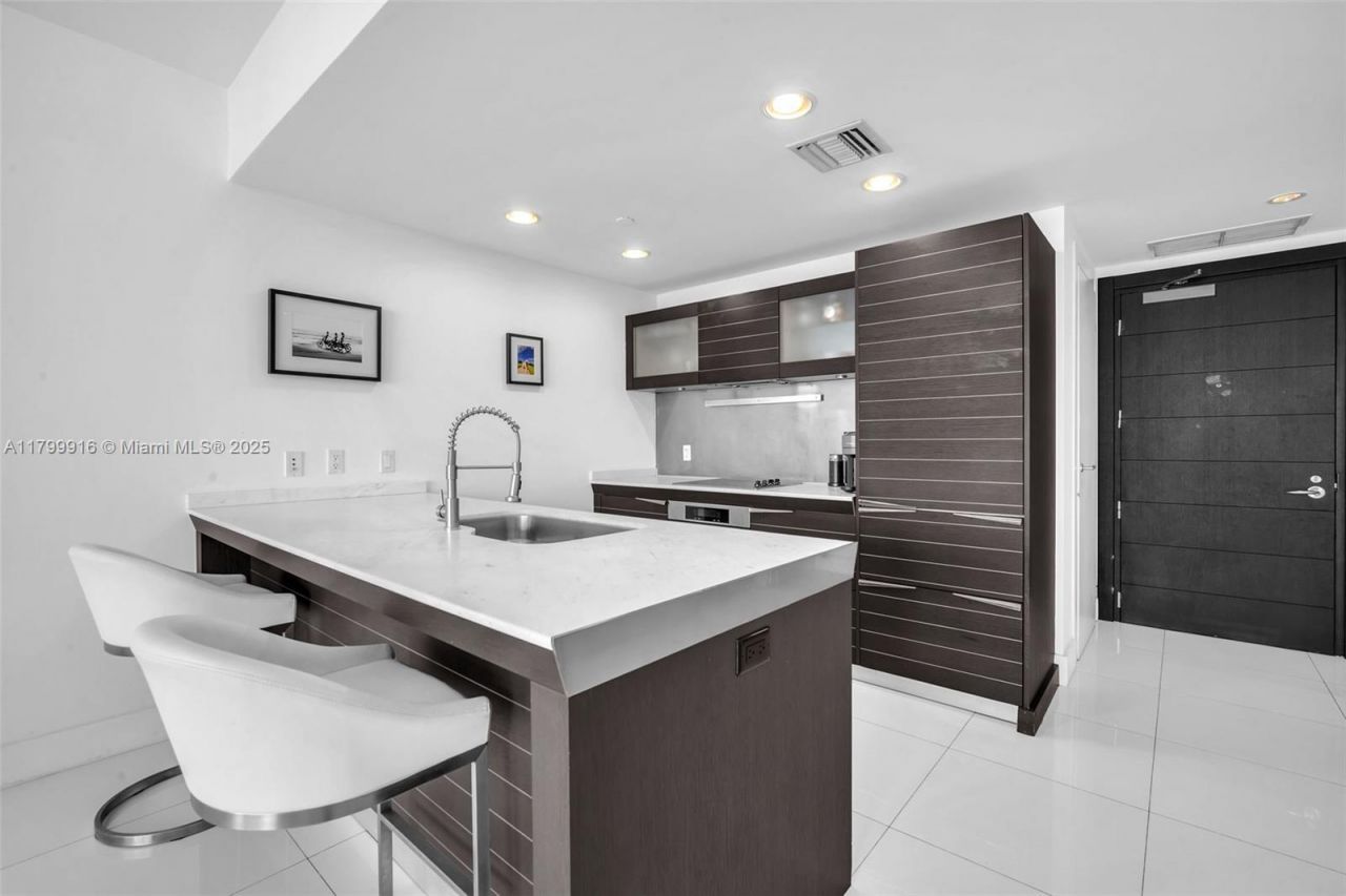 200 Biscayne Boulevard Way, Unit 4012, Miami, FL 33131 Photo